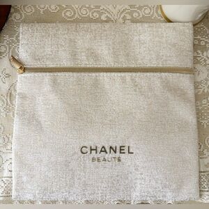 Chanel Beauté Textured Cream Pouch with Gold Accents